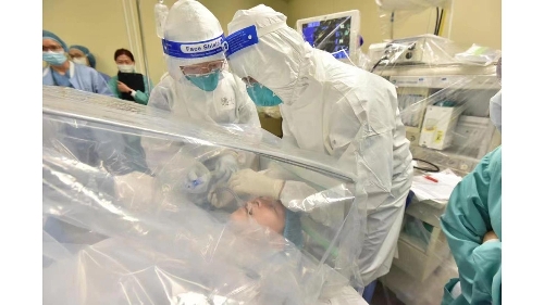 仁伯爵綜合醫院模擬為新冠病人進行手術作實地演練