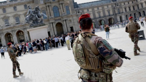 莫斯科遭恐襲後，法國將反恐安全警戒提升到最高級別
