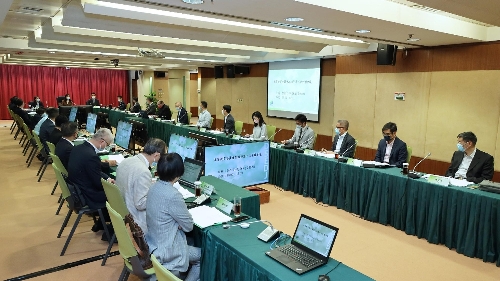 高等教育委員會全體會議舉行