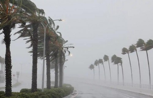 熱帶風暴「伊恩」襲擊美佛羅里達州