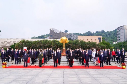 中央政府駐澳門聯絡辦公室領導出席澳門特區慶祝中華人民共和國成立72週年升旗儀式和招待酒會