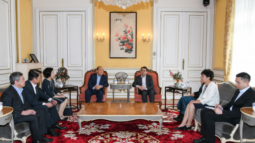 行政長官賀一誠與中國駐盧森堡大使華寧會面
