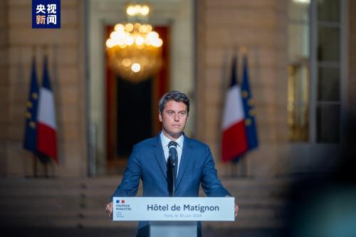 法國總統馬克龍決定讓阿塔爾留任總理