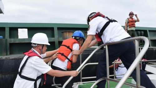 防抗“泰利” 大亞灣海事處大風浪中成功救助患病船員