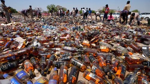 印度泰米爾納德邦發生假酒中毒事件 已致29人死亡